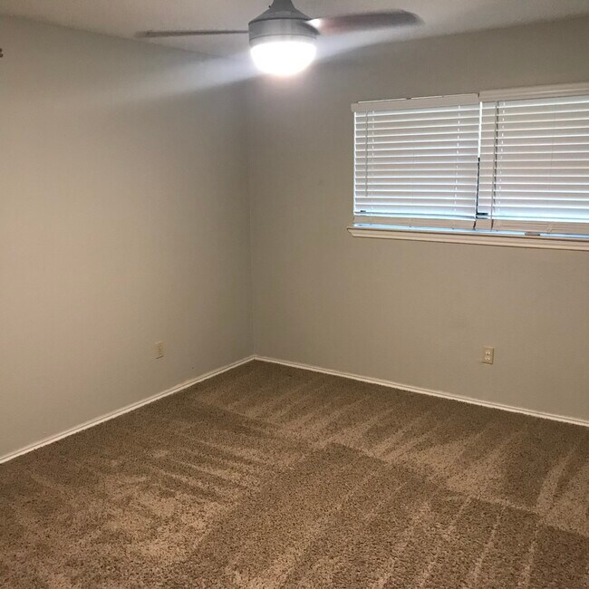 Foto del edificio - 4503 Smooth Oak Dr