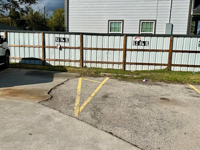 Foto del edificio - 5136 Mallow St