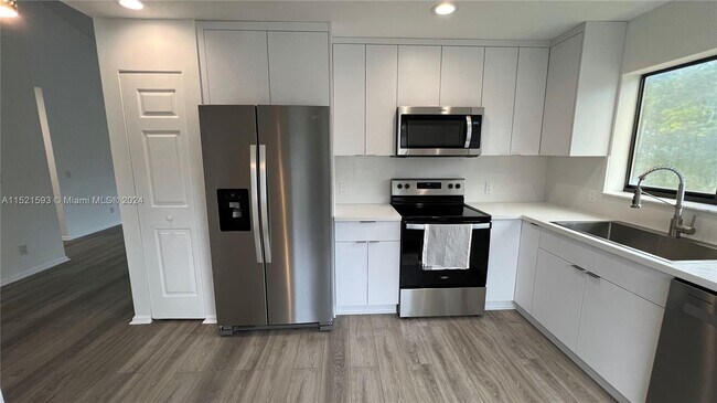 Building Photo - 5751 Coach House Cir