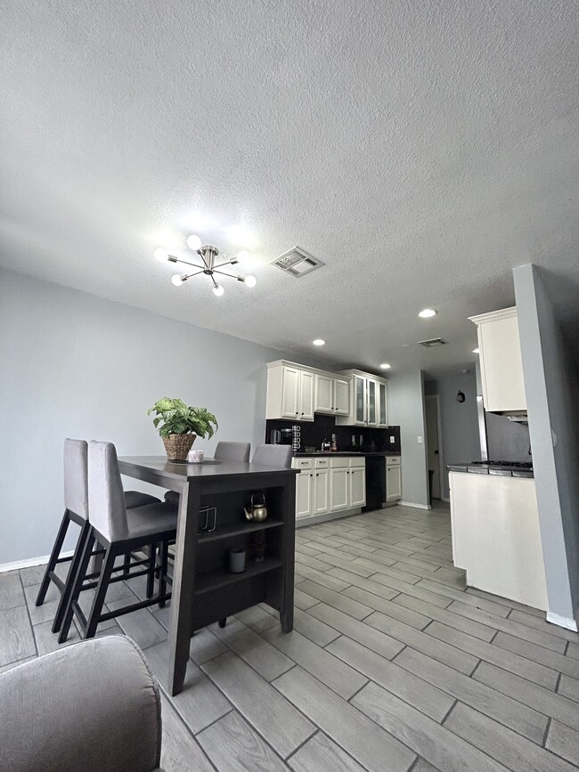 Building Photo - 12732 Roberto Nunez Ln