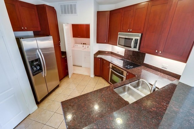 Kitchen & Laundry - 3950 Ohio St