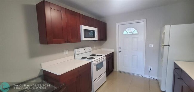 Building Photo - 5821 SW 188th Ave