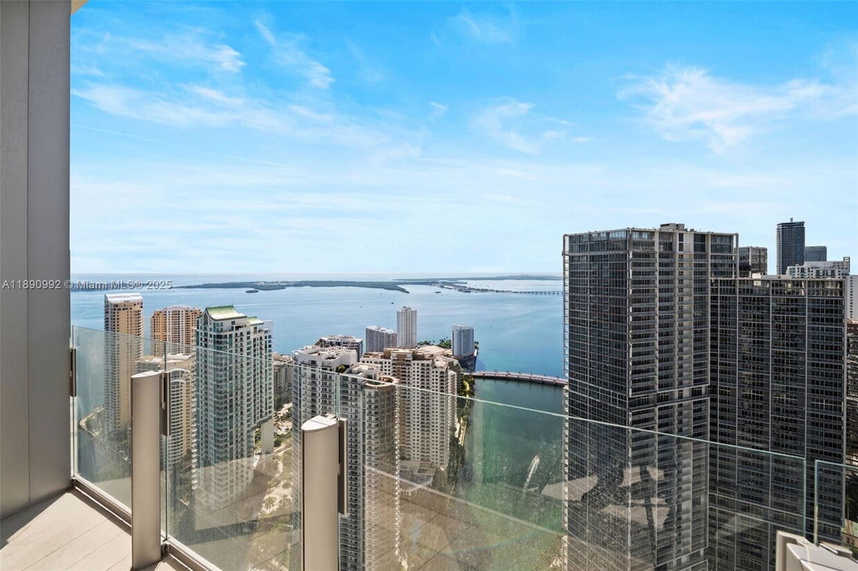 Photo - 300 Biscayne Boulevard Way, Miami, FL 33131 - 3 BR 3.5 BA condo