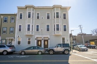 Building Photo - 201 D St