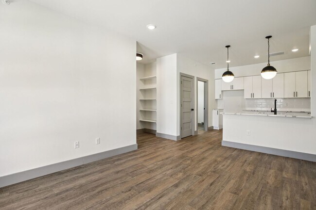 Foto del edificio - 2450 Wickersham Ln
