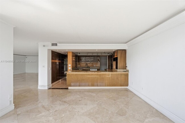 Foto del edificio - 3 Grove Isle Dr