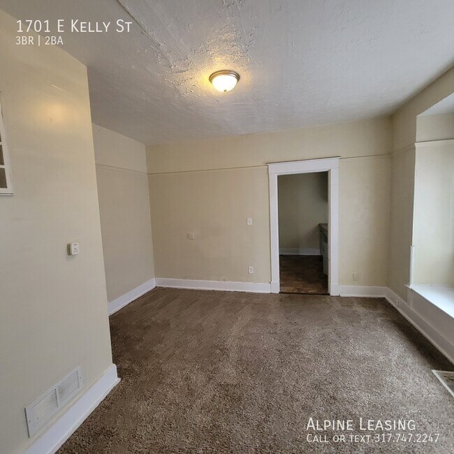 Building Photo - Near Southeast 3BR/2BATH House!