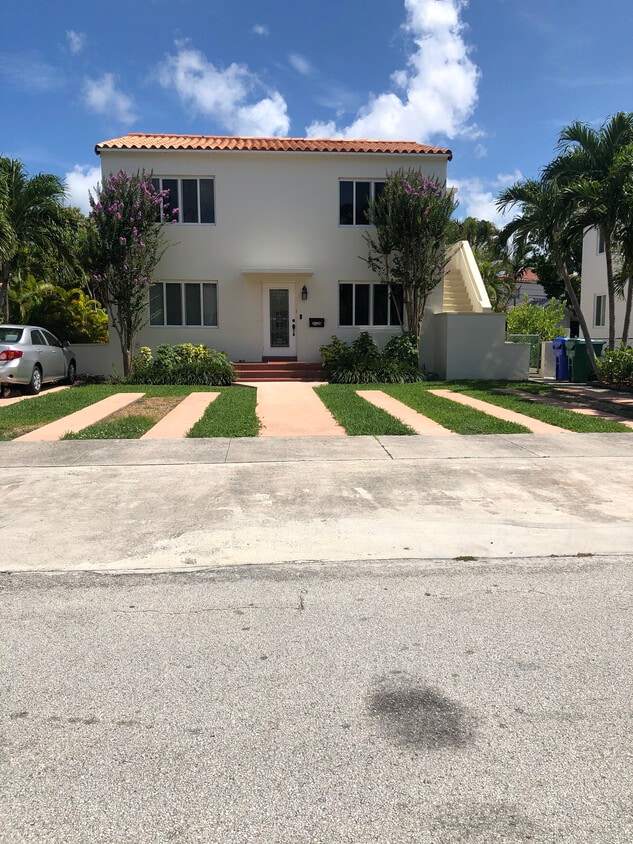 Foto principal - 3422 SW 15th St