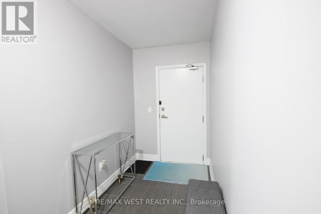 Building Photo - 60 Baycliffe Cres