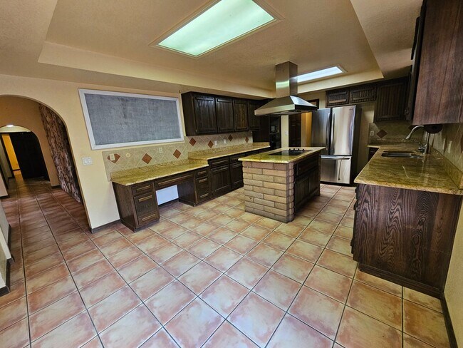 Foto del edificio - 4/5 Bedrooms/4 Bath Home Off the Beaten Path