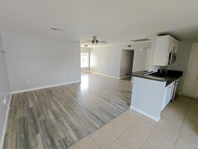 Building Photo - 1190 Ocotillo Dr