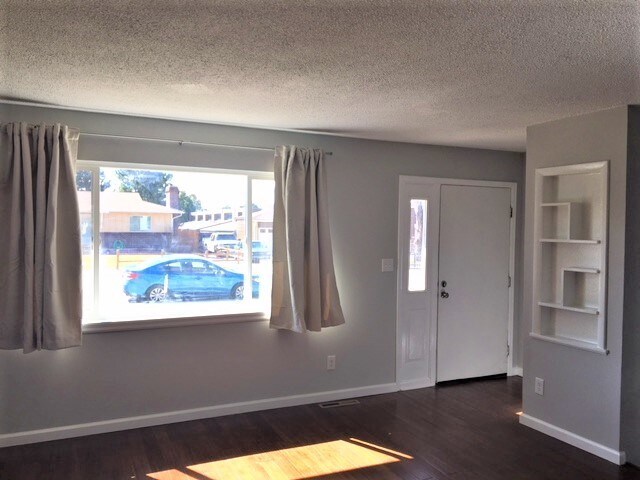 Building Photo - Completely Remodeled Home in Vista Grande