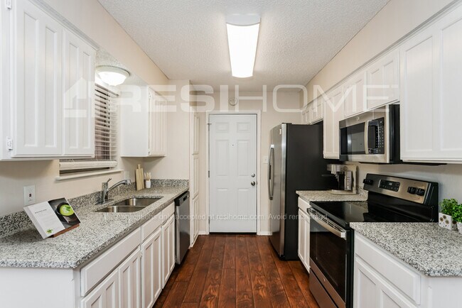 Building Photo - 6589 Old Mill Circle