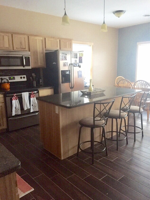 Foto principal - 742 Pascal St N