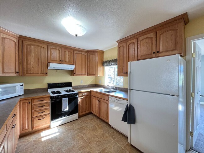Building Photo - Amazing 3 Bed, 2 Bath House in NE Portland...
