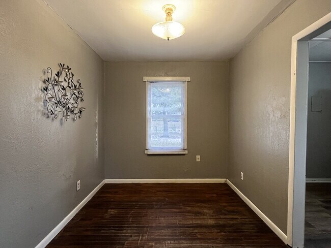 Foto del edificio - 2 Bedroom House for Lease