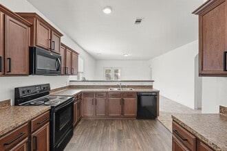 Building Photo - 718 Crystal Lakes Dr