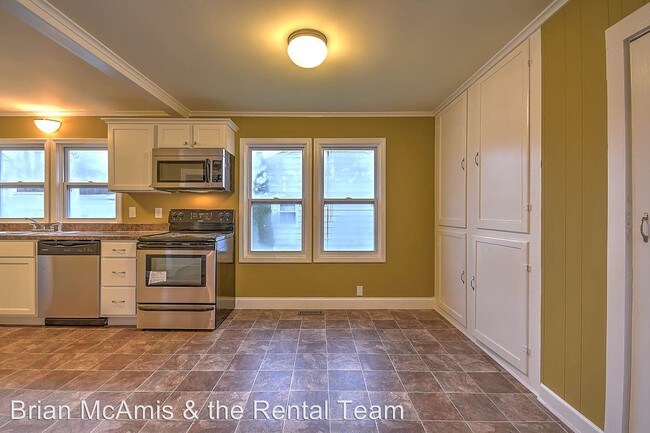 Building Photo - 3 br, 1.5 bath House - 724 Forest St