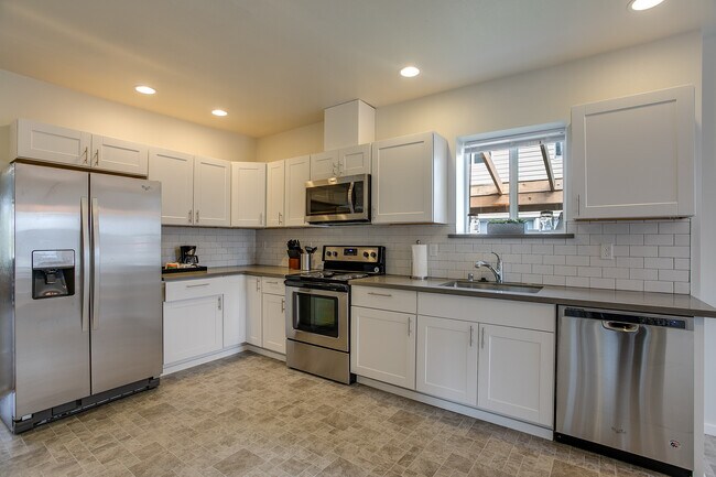 Building Photo - 3901 S Angel Pl
