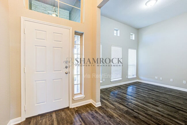 Building Photo - 10225 Biltmore Dr