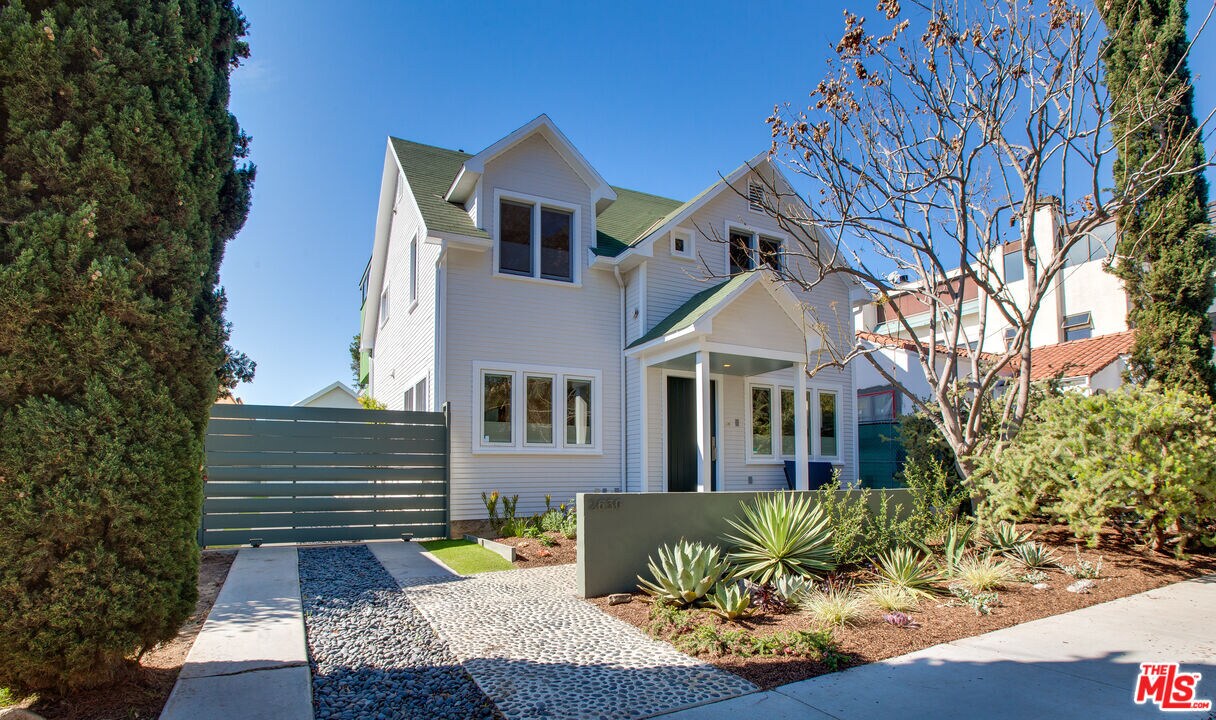 Primary Photo - 2630 Highland Ave