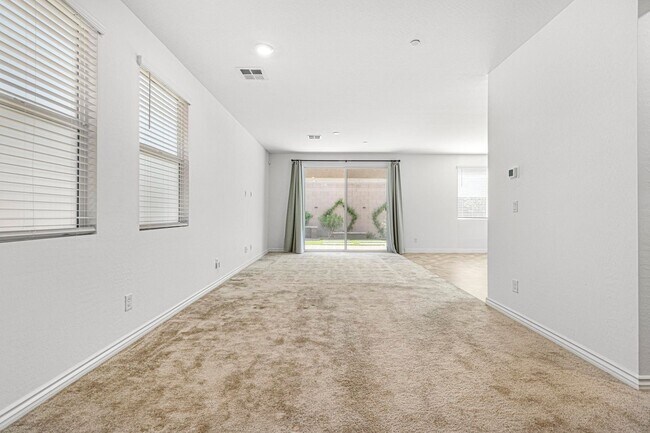 Foto del edificio - Modern 4-Bedroom Home in Gated Henderson Community | Built 2022