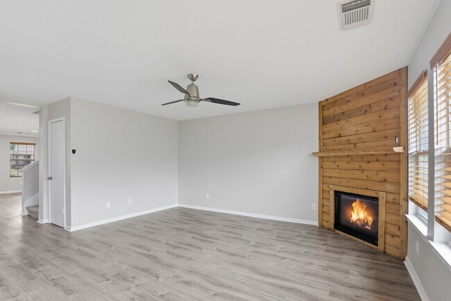 Foto del edificio - 5727 Landon Creek Ln