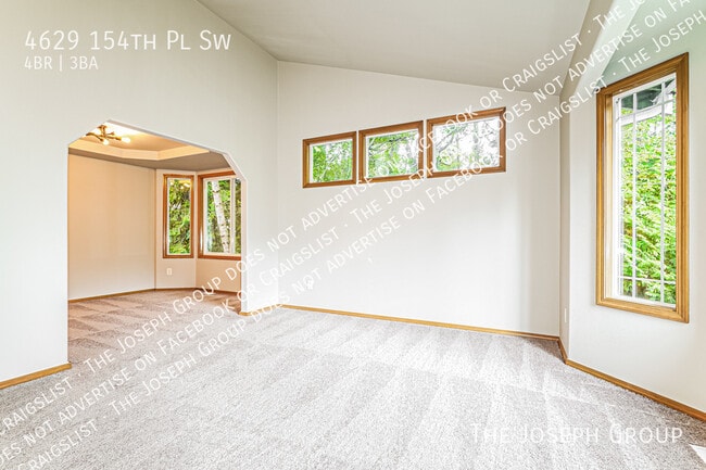 Foto del edificio - 4629 154th Pl SW