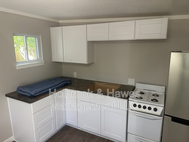 Foto del edificio - 323 1/2 Scott Avenue