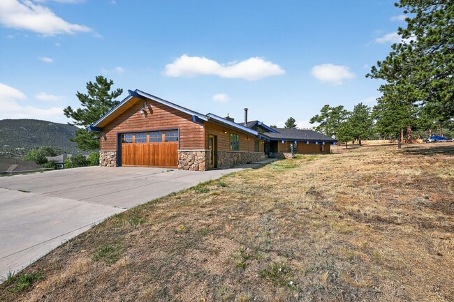 Building Photo - 350 Prospector Ln