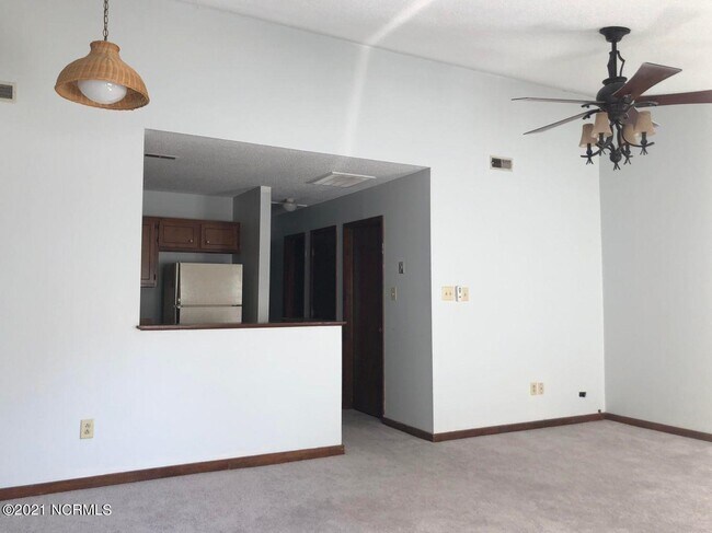 Building Photo - 8 Mulberry Ln