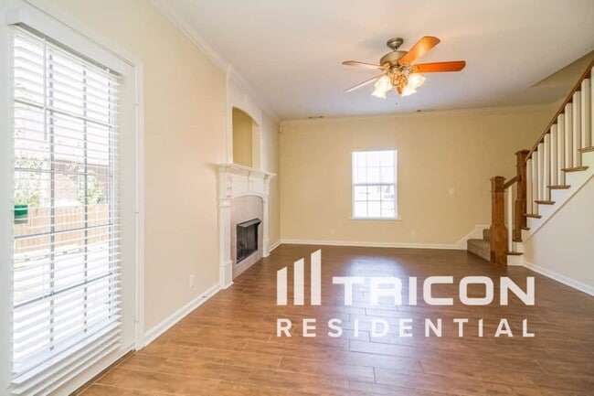 Building Photo - 4409 Spring Cove Dr