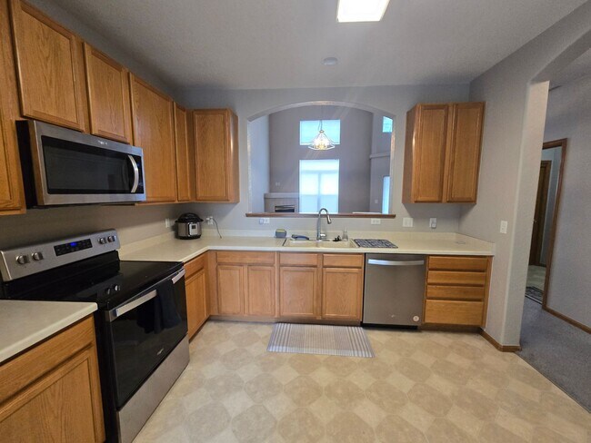 Foto del edificio - Bright and open Condo, walking distance to...