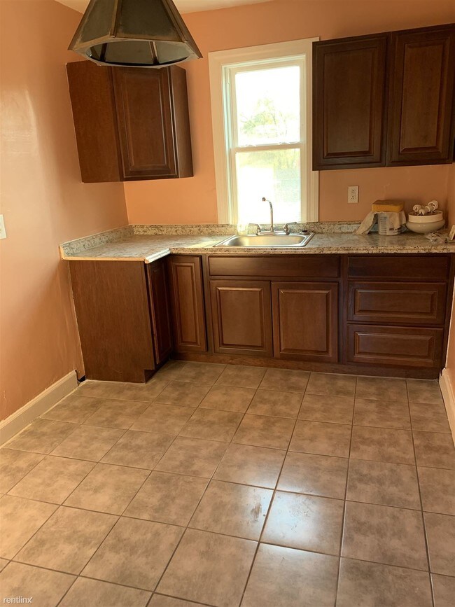 Building Photo - 2 br, 1 bath Flat - 3845 11th St --Upper Unit