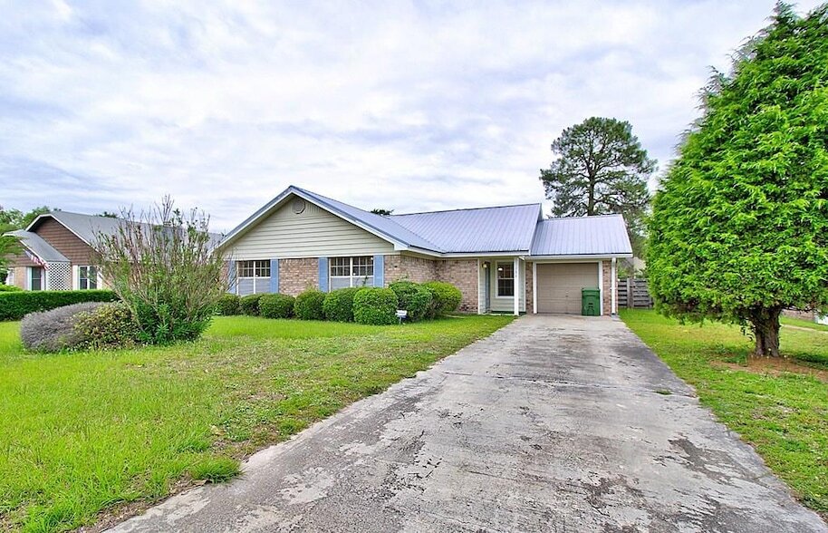 Primary Photo - 784 Inwood Dr