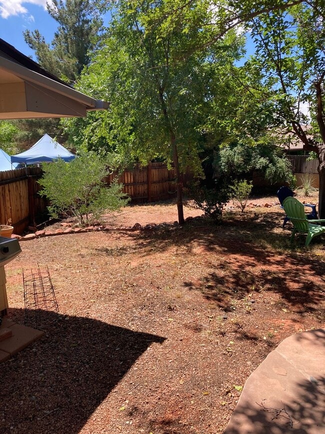 Building Photo - Lovely West Sedona home with large fenced ...