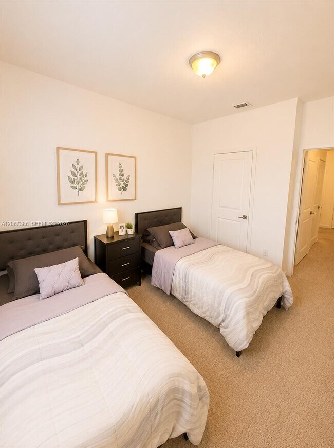 Foto del edificio - 1181 SW 7th Ct