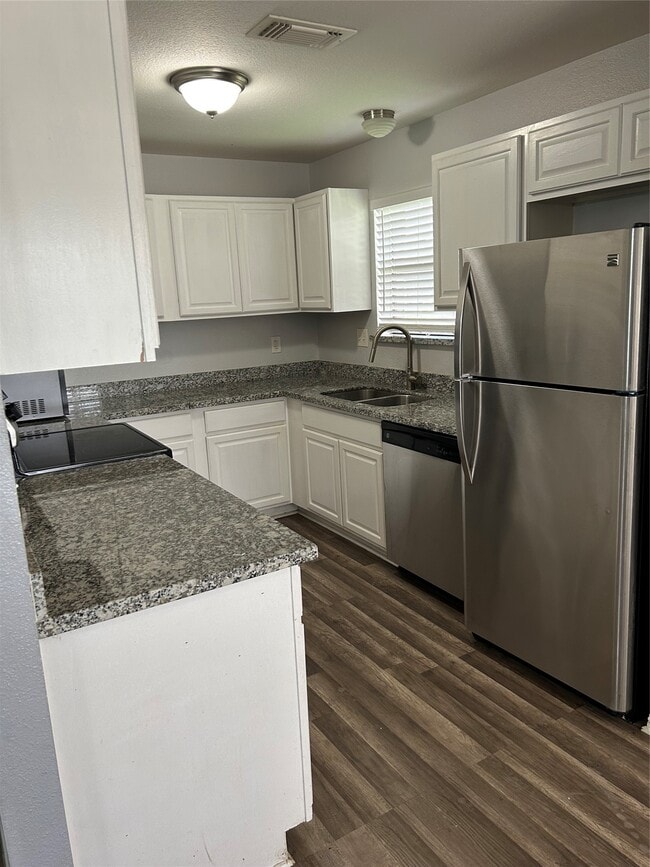 Building Photo - 2336 N Pearland Ave