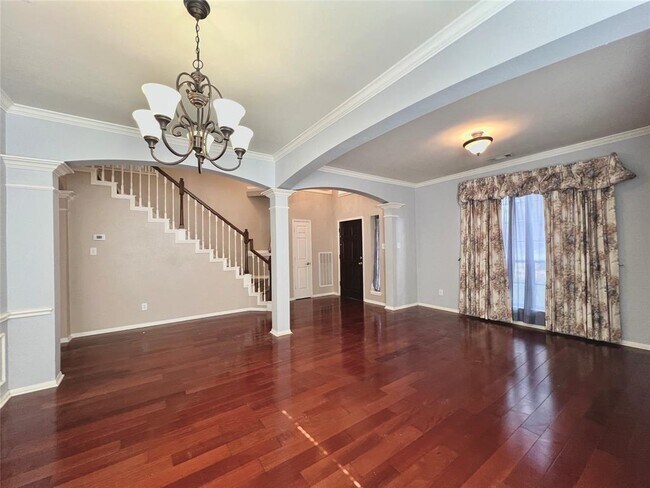 Building Photo - 22847 Red River Dr
