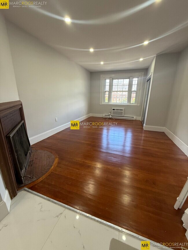 Foto del edificio - 476 Commonwealth Ave