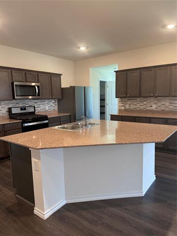 Foto del edificio - 912 Emerald Gate Dr
