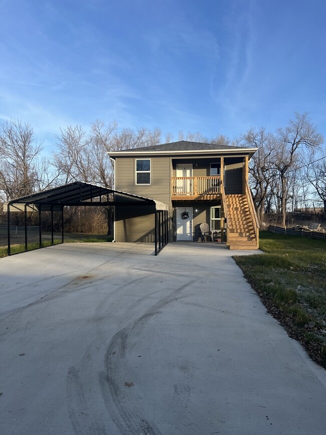 Building Photo - 717 E Culton St