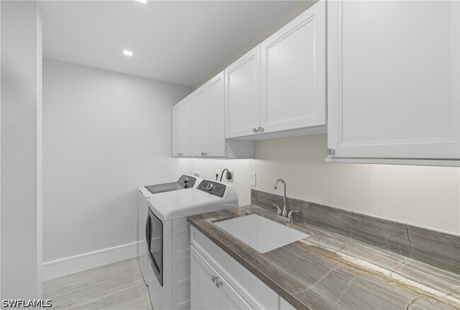 Foto del edificio - 360 Carlton Pl