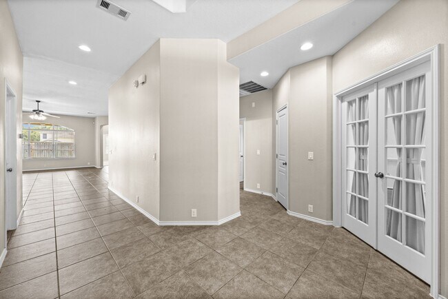 Foto del edificio - 5402 Hickory Harvest Dr