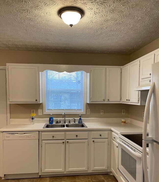 Foto del edificio - 641 Old Town Rd