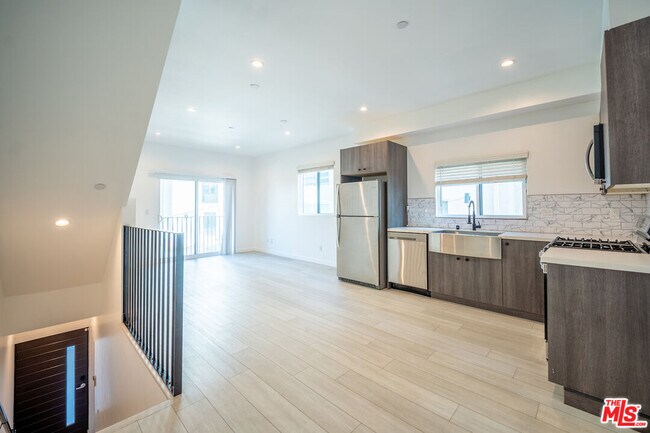 Foto del edificio - 246 N Dillon St