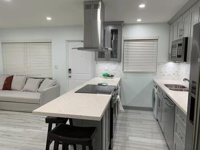 Foto del edificio - 600 NE 7th Ave