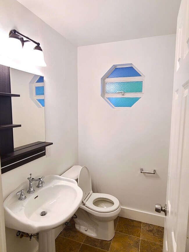 Foto del edificio - Stunning 4 Bed/2.5 Bath Home In Juanita!