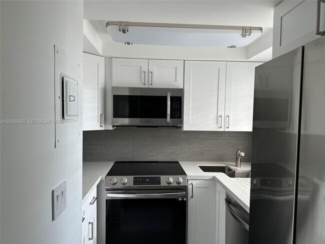 Foto del edificio - 1333 E Hallandale Beach Blvd