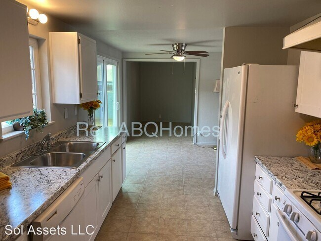 Foto del edificio - 3 br, 1 bath House - 11320 Hannett Ave. NE